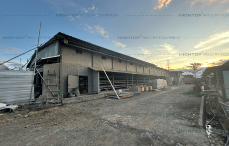 Pull-out slat broiler cage house